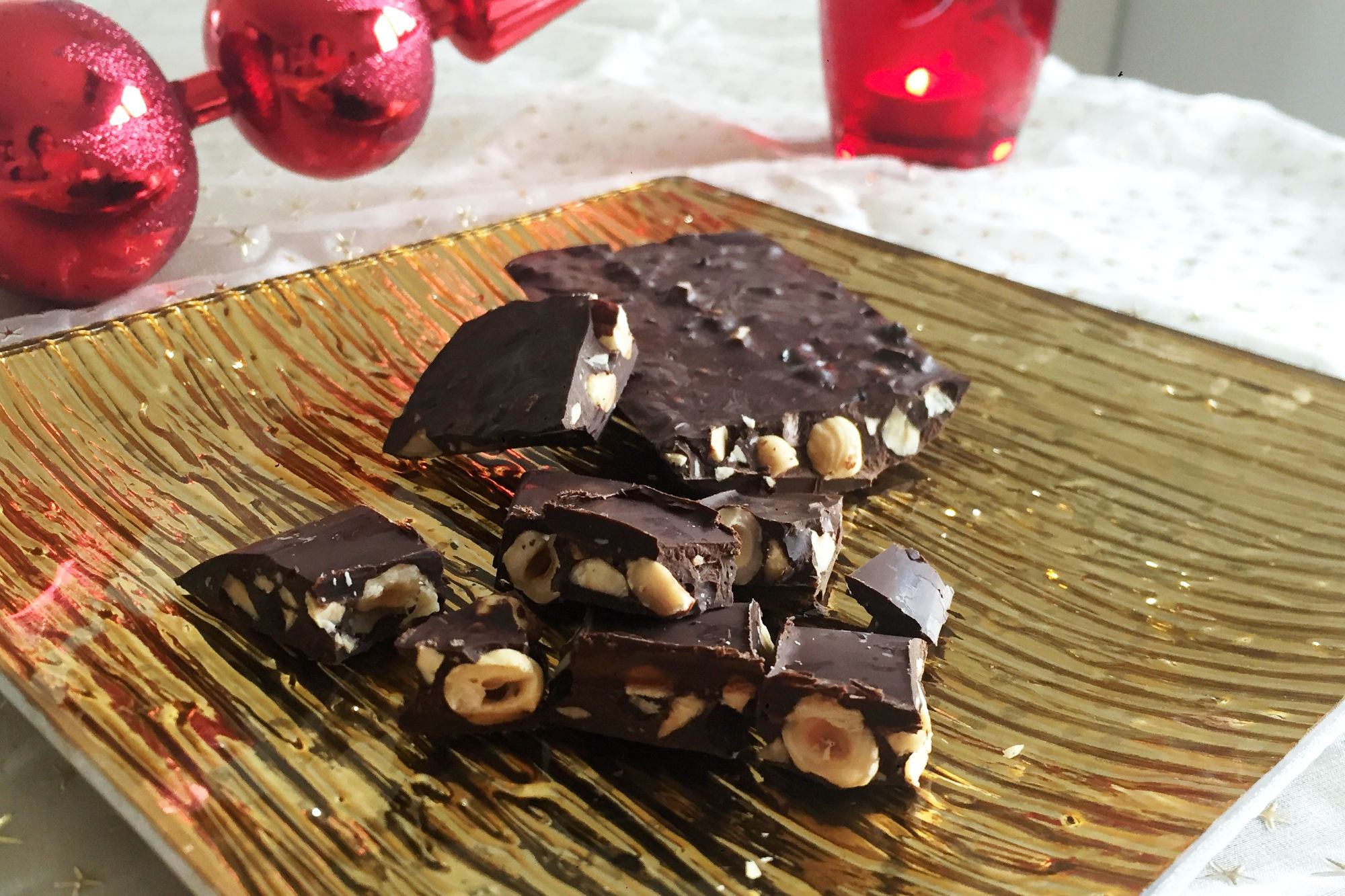 Turrón de chocolate y avellana especiado.