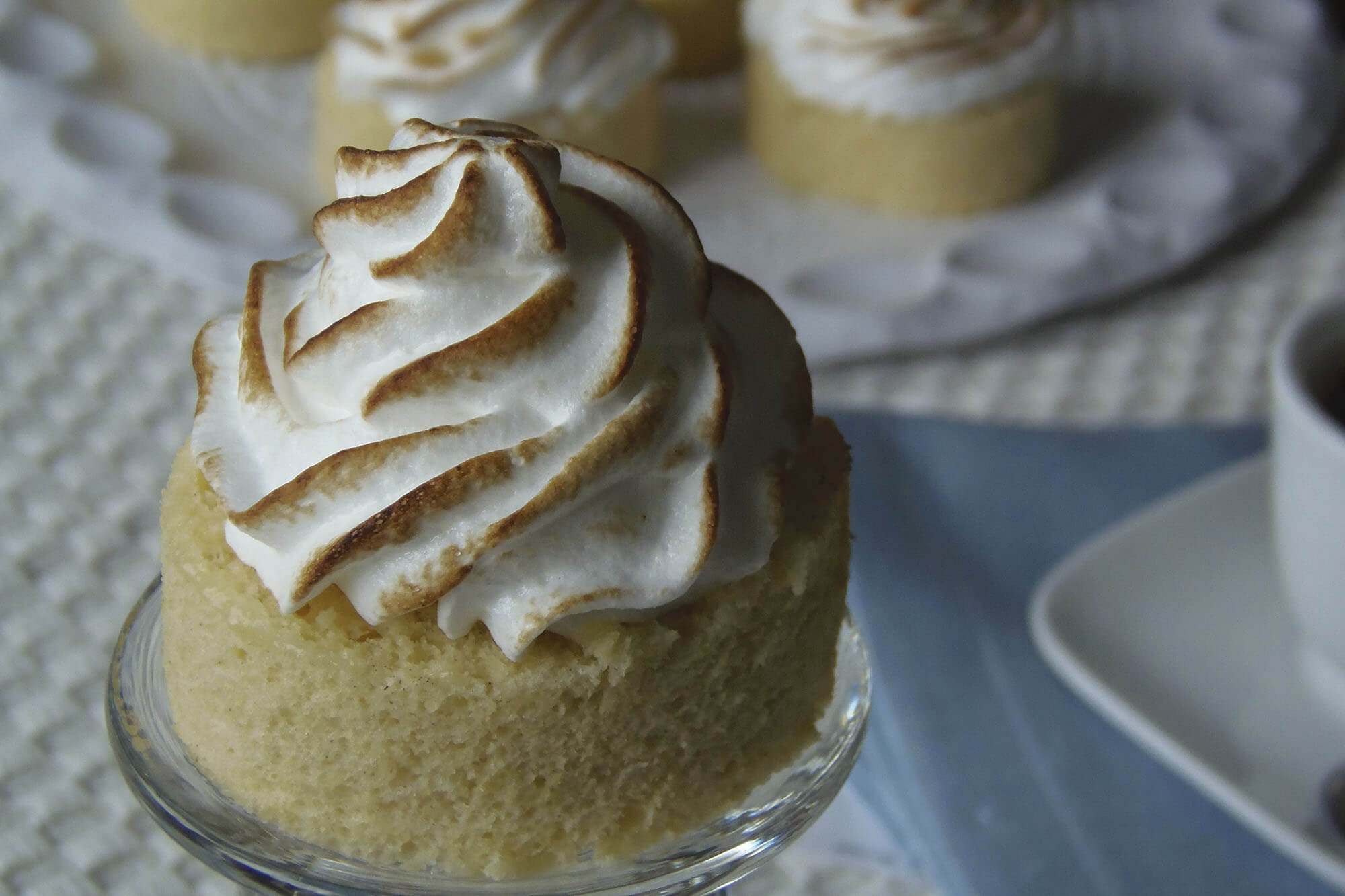 Pastelitos de limón y merengue