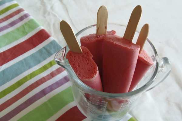 Polos de fresa y yogur sin azúcar